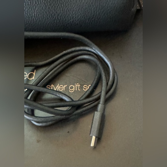 EUC ghd Unplugged On The Go Cordless Styler Gift Set - Picture 16 of 16